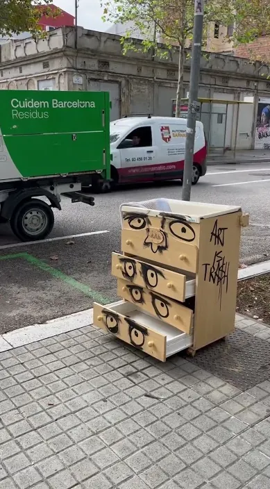 Abandonados. www. es – street art: scene from the Art Is Trash video by Francisco de Pájaro