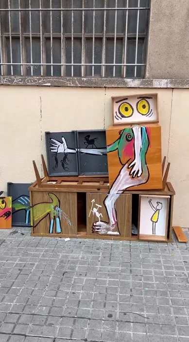 Acción espontánea – street art in Barcelona: scene from the Art Is Trash video by Francisco de Pájaro