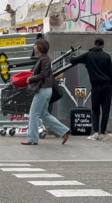 Al quinto www. es – street art in Barcelona: scene from the Art Is Trash video by Francisco de Pájaro