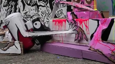  – street art in New York: scene from the Art Is Trash video by Francisco de Pájaro