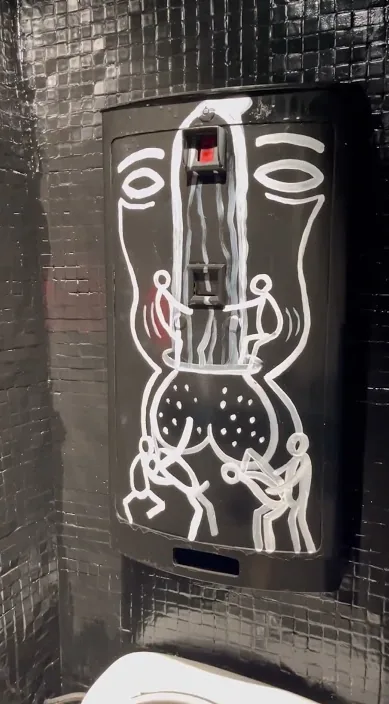 Bar cota BCN – street art: scene from the Art Is Trash video by Francisco de Pájaro