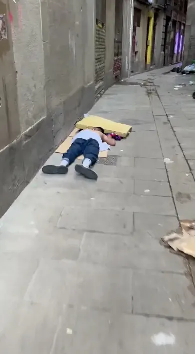 Barcelona – street art: scene from the Art Is Trash video by Francisco de Pájaro