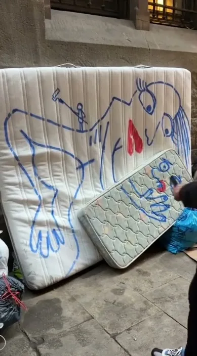 Basureando es – street art: scene from the Art Is Trash video by Francisco de Pájaro