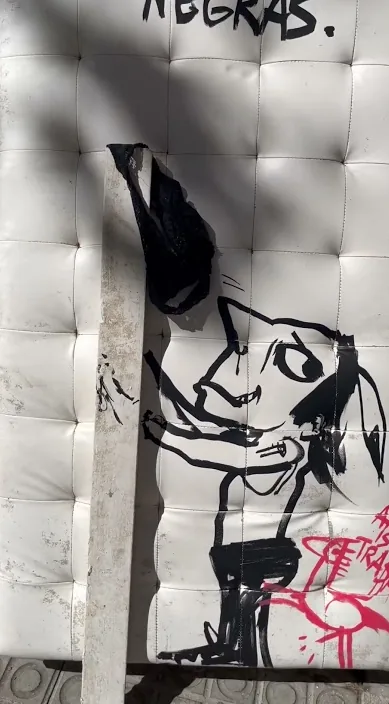 Bragas negras. www. es – street art: scene from the Art Is Trash video by Francisco de Pájaro