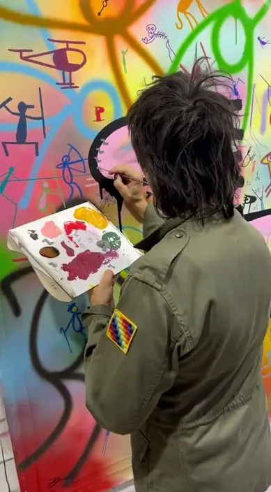 CABALLO. www. es – street art: scene from the Art Is Trash video by Francisco de Pájaro