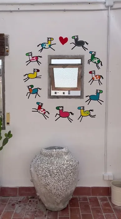Caballos – street art in Barcelona: scene from the Art Is Trash video by Francisco de Pájaro
