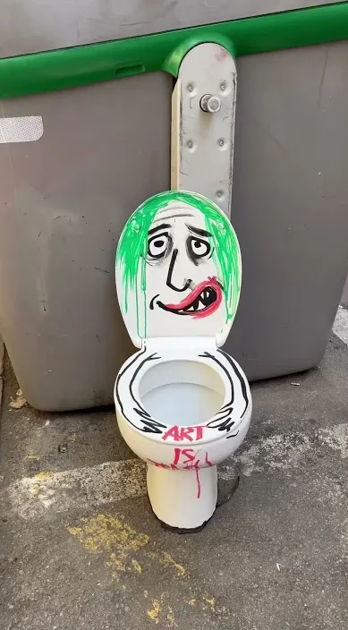 Cagart es – street art: scene from the Art Is Trash video by Francisco de Pájaro