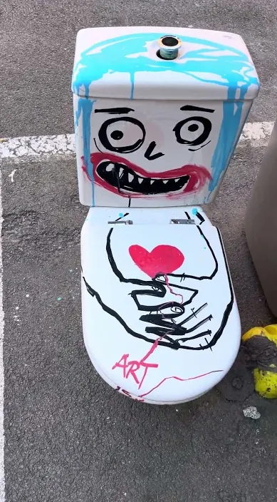 Calle – street art in Barcelona: scene from the Art Is Trash video by Francisco de Pájaro
