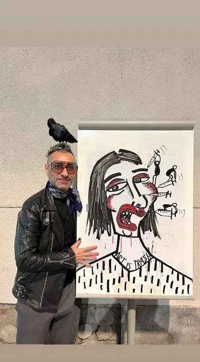Crow – street art in Barcelona: scene from the Art Is Trash video by Francisco de Pájaro