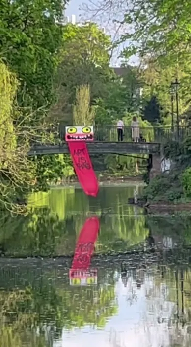 Düsseldorf – street art: scene from the Art Is Trash video by Francisco de Pájaro