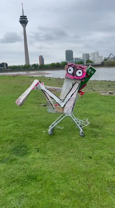 Düsseldorf alemania – street art: scene from the Art Is Trash video by Francisco de Pájaro