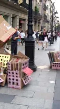 El Arte es Basura – street art in Barcelona: scene from the Art Is Trash video by Francisco de Pájaro