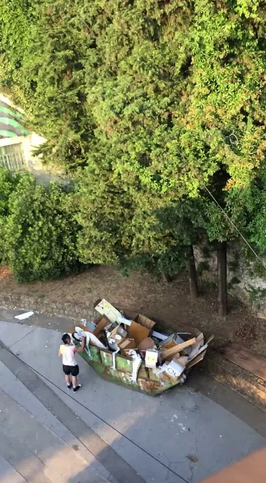 El contenedor de basura – street art in Barcelona: scene from the Art Is Trash video by Francisco de Pájaro