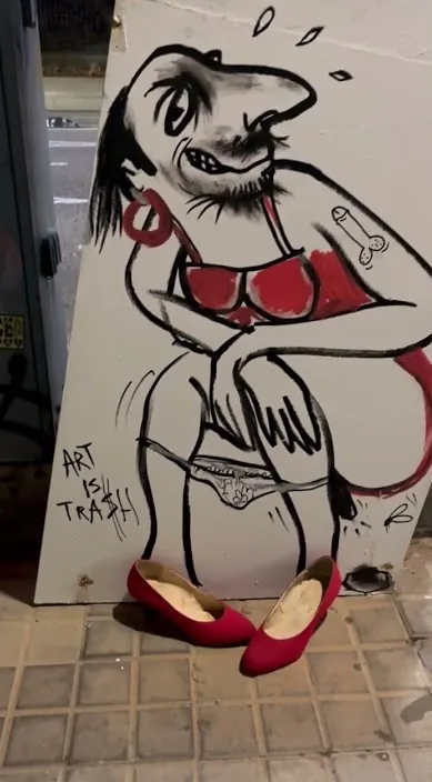 El mujer de rojo tiene un antojo www. es – street art in Barcelona: scene from the Art Is Trash video by Francisco de Pájaro
