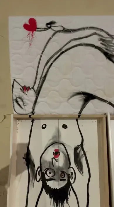 El peso de los abandonados – street art: scene from the Art Is Trash video by Francisco de Pájaro