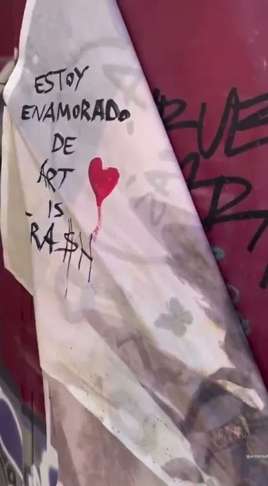 El rechazo – street art in Barcelona: scene from the Art Is Trash video by Francisco de Pájaro