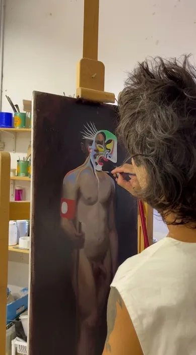 En el estudio. www. es – street art: scene from the Art Is Trash video by Francisco de Pájaro