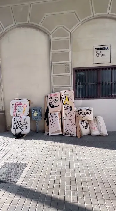 Encuentro. es – street art: scene from the Art Is Trash video by Francisco de Pájaro