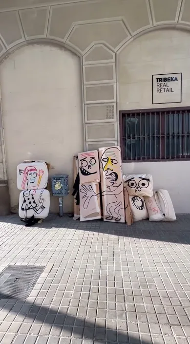 Encuentro. es – street art: scene from the Art Is Trash video by Francisco de Pájaro