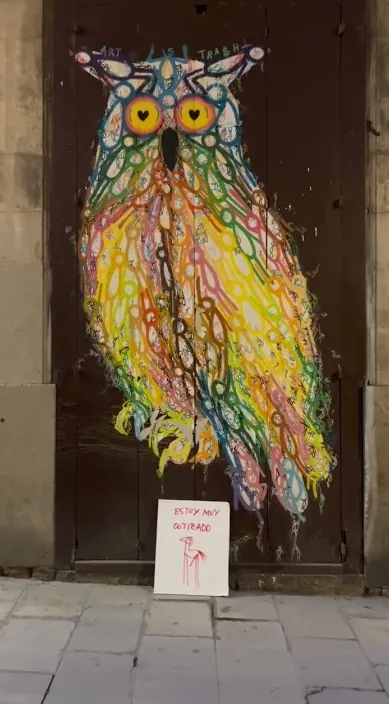 Estoy muy cotizado www. es – street art in Barcelona: scene from the Art Is Trash video by Francisco de Pájaro