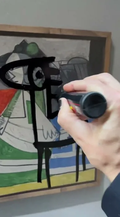 Exposición con picasso es – street art in Barcelona: scene from the Art Is Trash video by Francisco de Pájaro
