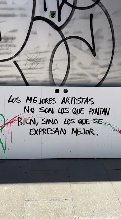Expresarse. es – street art: scene from the Art Is Trash video by Francisco de Pájaro