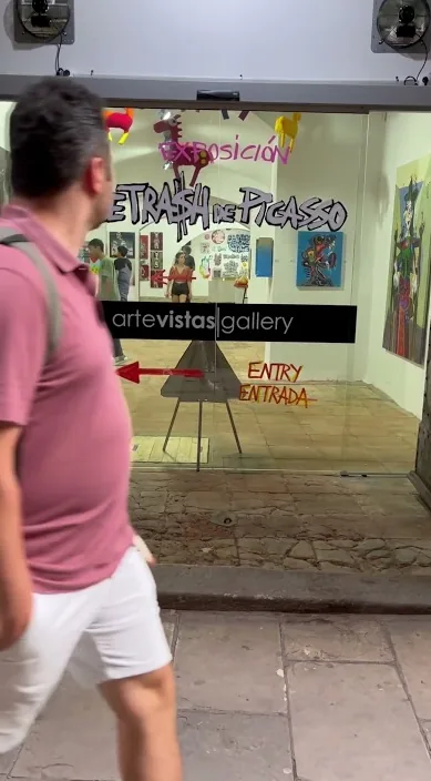 FINALIZA EL 29 Octubre. www. es – street art: scene from the Art Is Trash video by Francisco de Pájaro