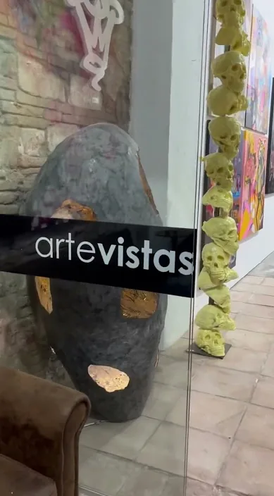 Galería artevistas BCN – street art: scene from the Art Is Trash video by Francisco de Pájaro