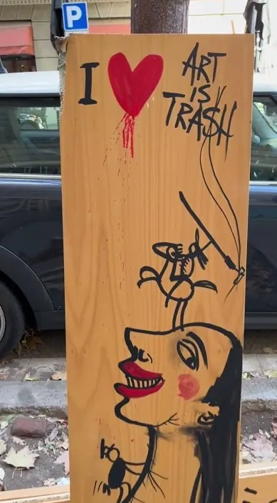 I love trash www. es – street art in Barcelona: scene from the Art Is Trash video by Francisco de Pájaro