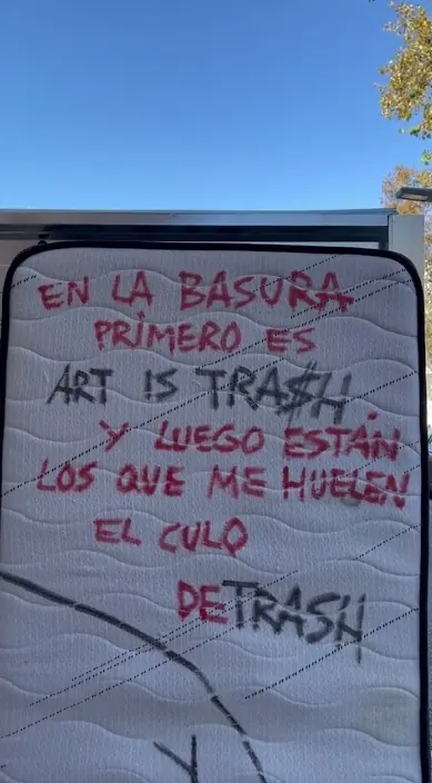 Inspirando. www. es – street art in Barcelona: scene from the Art Is Trash video by Francisco de Pájaro