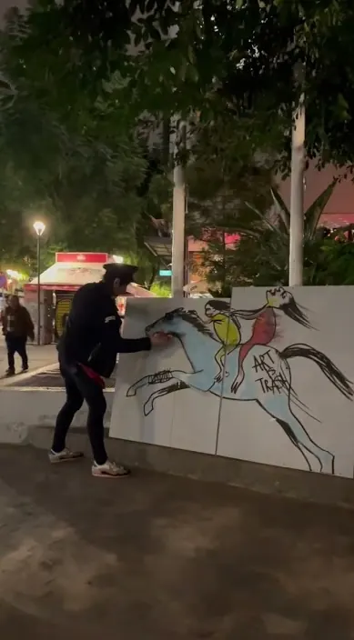 Jinete en atenas. www. es – street art in Barcelona: scene from the Art Is Trash video by Francisco de Pájaro