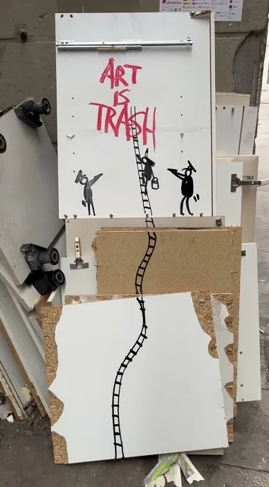 La escalera. www. es – street art: scene from the Art Is Trash video by Francisco de Pájaro