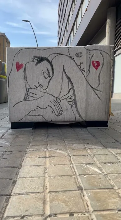 La ruptura – street art in Barcelona: scene from the Art Is Trash video by Francisco de Pájaro