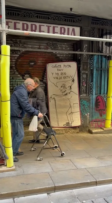 La vida pasa volando. www. es – street art in Barcelona: scene from the Art Is Trash video by Francisco de Pájaro