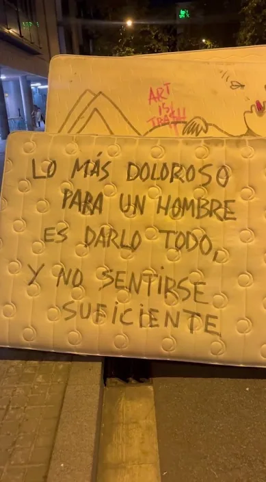Lo más doloroso – street art in Barcelona: scene from the Art Is Trash video by Francisco de Pájaro