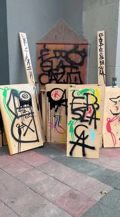 Los feos somos más. es – street art in Barcelona: scene from the Art Is Trash video by Francisco de Pájaro