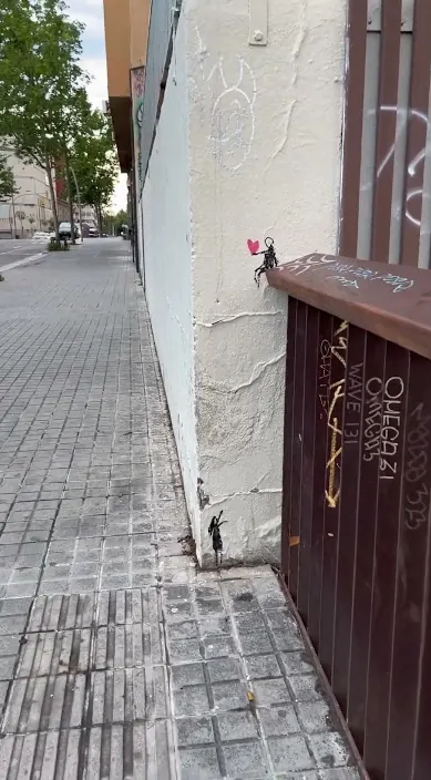 Love es – street art: scene from the Art Is Trash video by Francisco de Pájaro