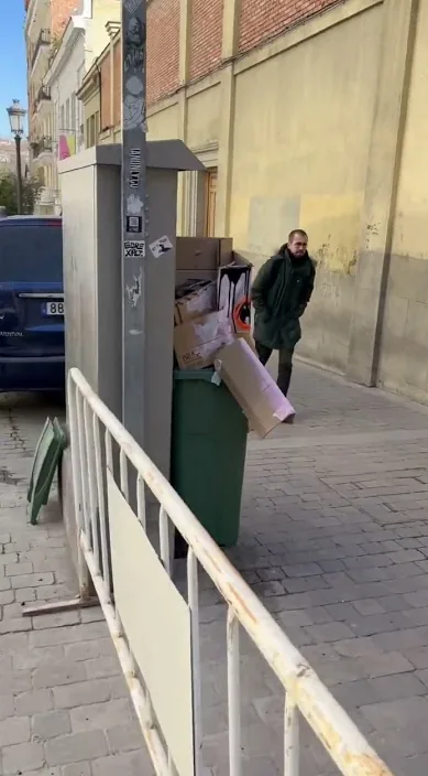 Madrid es – street art: scene from the Art Is Trash video by Francisco de Pájaro