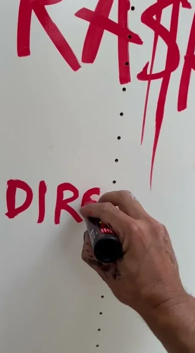 Mediocridad. www. es – street art: scene from the Art Is Trash video by Francisco de Pájaro