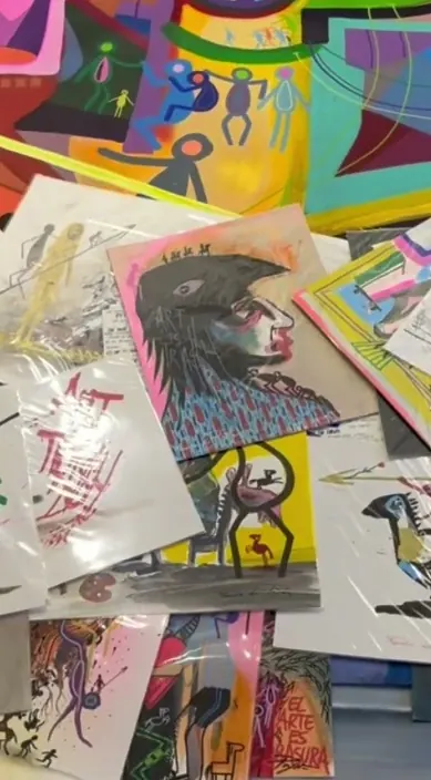 Mi studio es el premio al trabajo y el esfuerzo – street art in Barcelona: scene from the Art Is Trash video by Francisco de Pájaro
