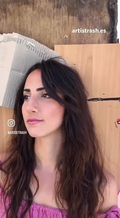 Mujer bella – street art in Barcelona: scene from the Art Is Trash video by Francisco de Pájaro
