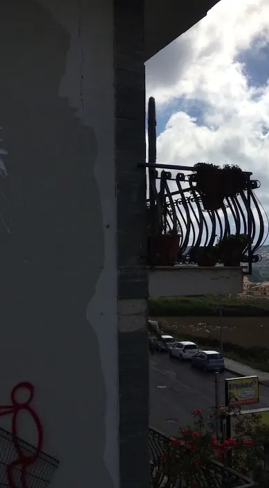 Mural – street art in Barcelona: scene from the Art Is Trash video by Francisco de Pájaro