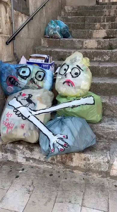 OSTUNI, Italia – street art: scene from the Art Is Trash video by Francisco de Pájaro