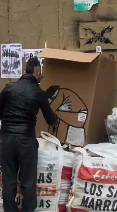Pillado in fraganti – street art in Barcelona: scene from the Art Is Trash video by Francisco de Pájaro