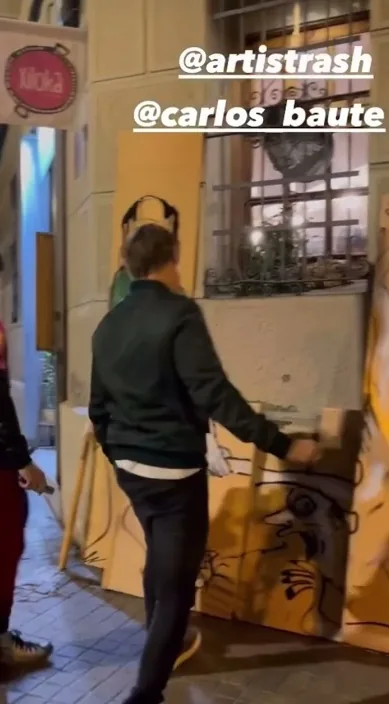 Pintando basura con Carlos Baute – street art in Barcelona: scene from the Art Is Trash video by Francisco de Pájaro