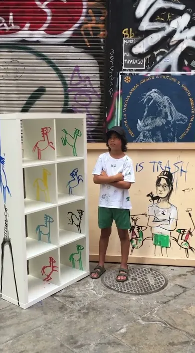 Pinto lo que ven mis ojos. www. es – street art: scene from the Art Is Trash video by Francisco de Pájaro
