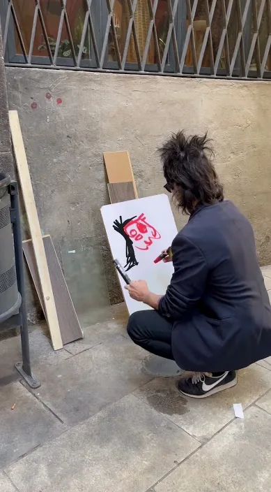 Pinto mi diario de vida. es – street art: scene from the Art Is Trash video by Francisco de Pájaro