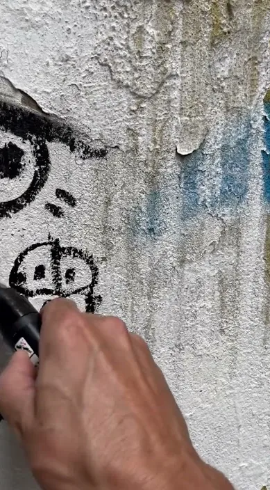 Sal gorda www. es – street art: scene from the Art Is Trash video by Francisco de Pájaro