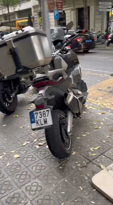Si no existieras – street art in Barcelona: scene from the Art Is Trash video by Francisco de Pájaro