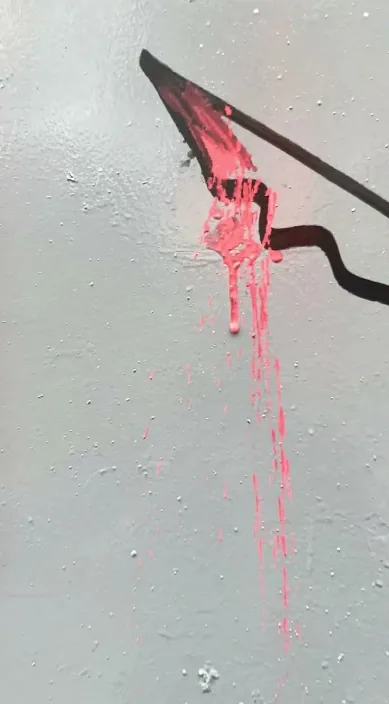 Sin comentario – street art in Barcelona: scene from the Art Is Trash video by Francisco de Pájaro